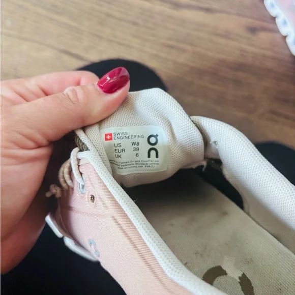 On Running Women's Sneakers - Picture 10 of 10